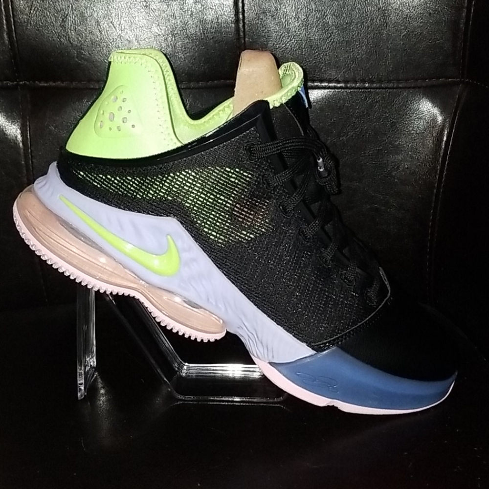 Lebron XIX Low